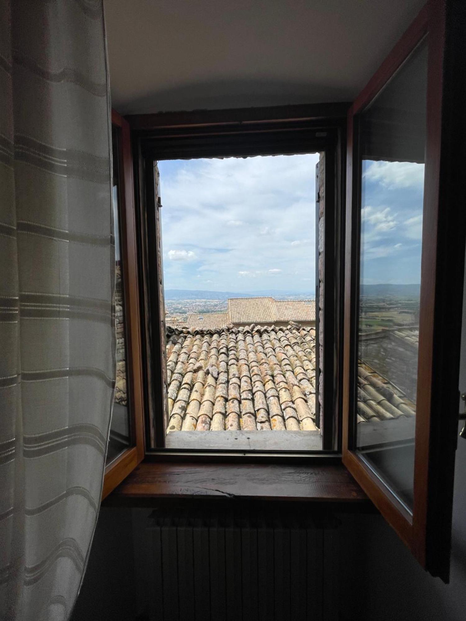 Апартаменты Happy House - Porta San Giacomo Ассизи Экстерьер фото