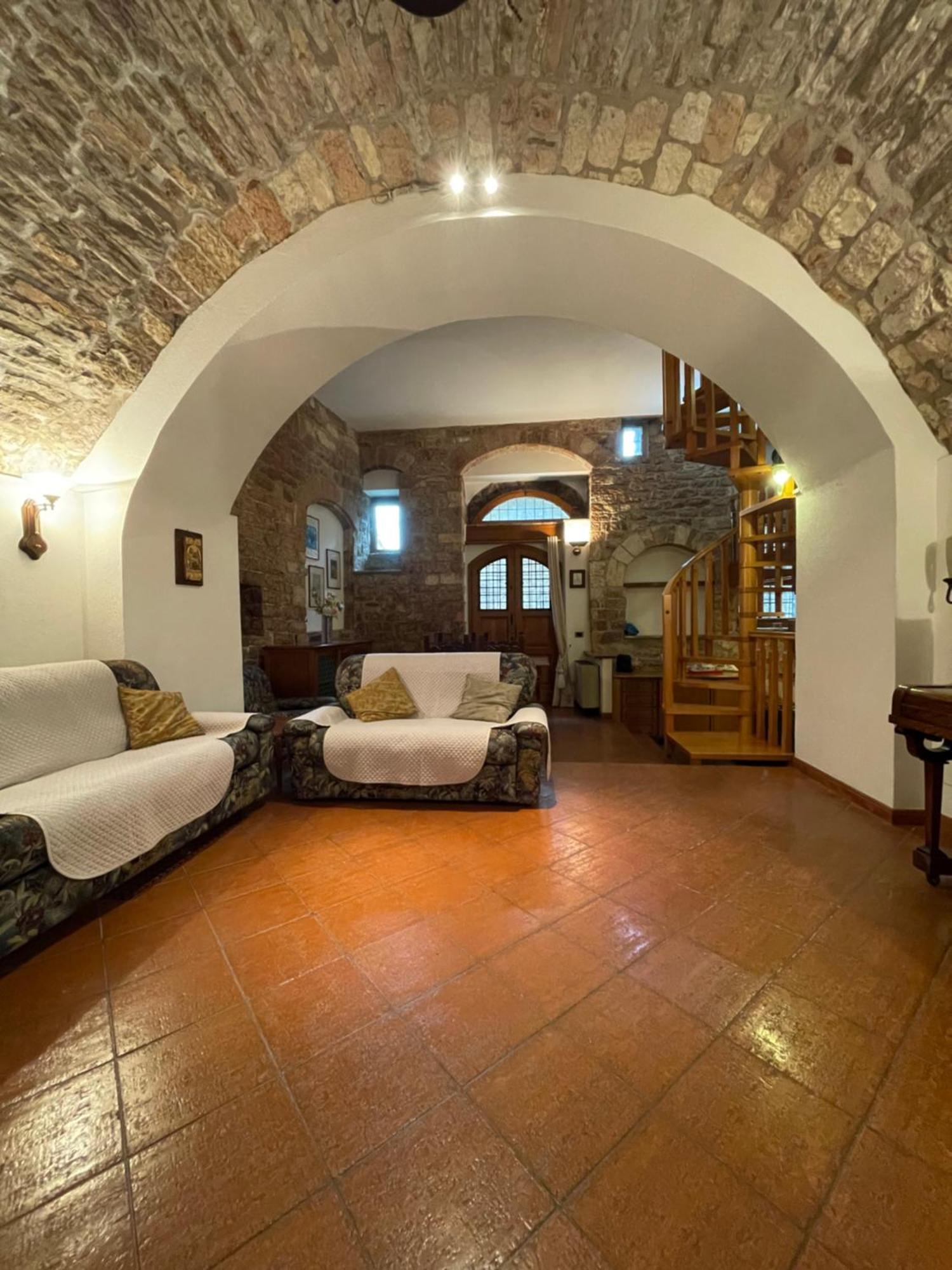 Апартаменты Happy House - Porta San Giacomo Ассизи Экстерьер фото