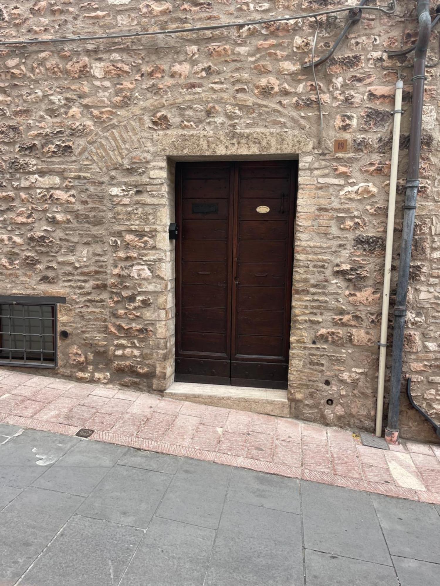 Апартаменты Happy House - Porta San Giacomo Ассизи Экстерьер фото